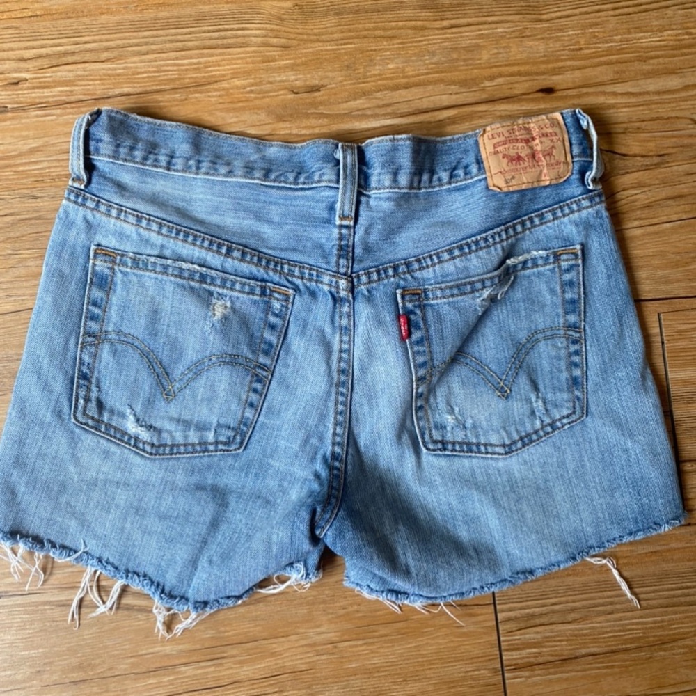 Levis shorts size 26